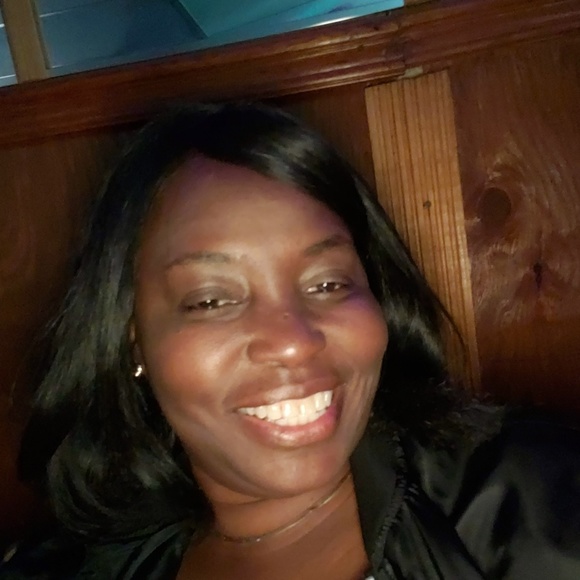 Meet your Posher, Lisa - Picture 1 of 1